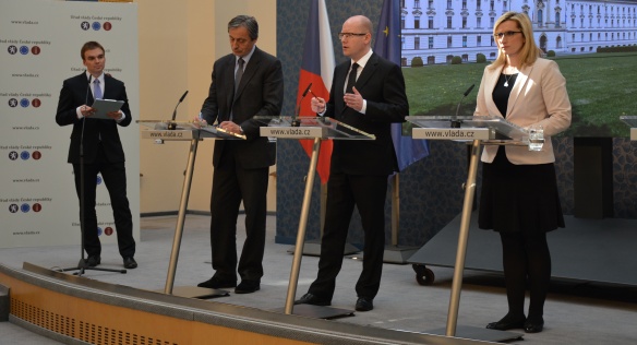 Tisková konference po jednání vlády 22. dubna 2015.