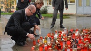 Premiér Bohuslav Sobotka uctil ve Žďáru nad Sázavou památku zavražděného studenta, 17. října 2014.
