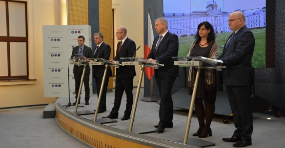 Tisková konference po jednání vlády 27. října 2014.