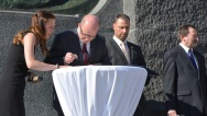 Předseda vlády Bohuslav Sobotka se v úterý 2. června 2015 zúčastnil slavnostního předání zrestaurovaného pomníku Mistra Jana Husa.
