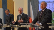 Tisková konference k jednání vlády o mimořádné situaci ohledně výbuchu ve Vrběticích, 3. října 2014.