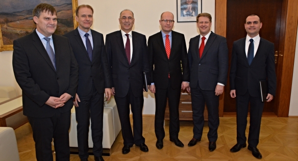 Předseda vlády Bohuslav Sobotka se ve čtvrtek 28. ledna 2016 setkal s velvyslancem Turecké republiky Ahmetem Necatim Bigalim.
