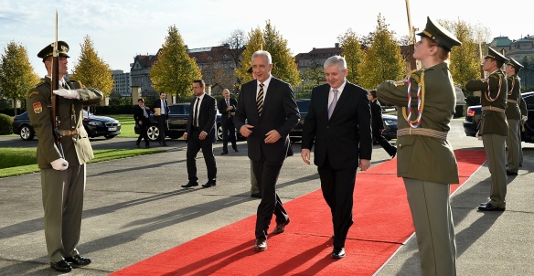 Premiér Jiří Rusnok se v pondělí 21. října 2013 setkal s ministerským předsedou Saska Stanislawem Tillichem. 