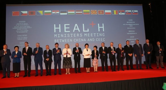 Předseda vlády Bohuslav Sobotka se zúčastnil Summitu ministrů zdravotnictví zemí střední a východní Evropy a Číny, 16. června 2015.
