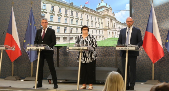 Členové vlády na tiskové konferenci po jednání kabinetu, 13. července 2020.