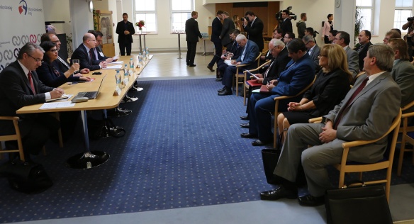 Předseda vlády Bohuslav Sobotka v pátek 6. května 2016 jednal v Ostravě o aktuální situaci v OKD.