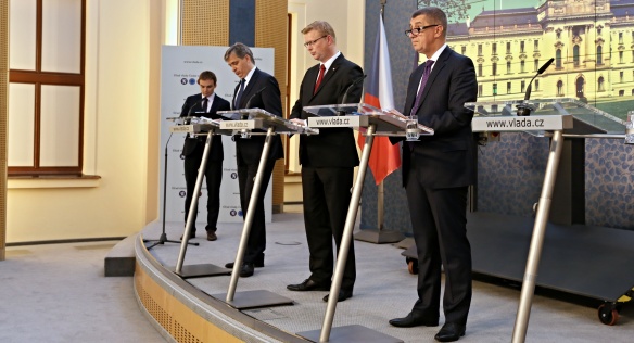 Tisková konference po jednání vlády 30. května 2016.