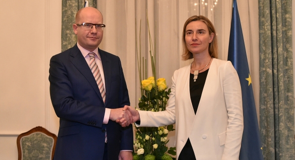 Premiér Bohuslav Sobotka se v pondělí 11. ledna 2016 setkal s místopředsedkyní Evropské komise Federicou Mogheriniovou. 