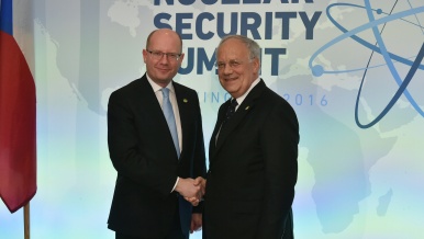 Předseda vlády Bohuslav Sobotka jednal se spolkovým prezidentem Švýcarské federace Johannem Schneider-Ammannem, 1. dubna 2016.