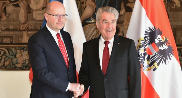 Premiér Bohuslav Sobotka se v úterý 12. dubna 2016 v Hrzánském paláci setkal s prezidentem Rakouské republiky Heinzem Fischerem.