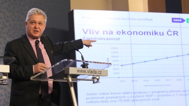 Miroslav Zámečník na tiskové konferenci k programu Nová zelená úsporám, 27. listopadu 2012