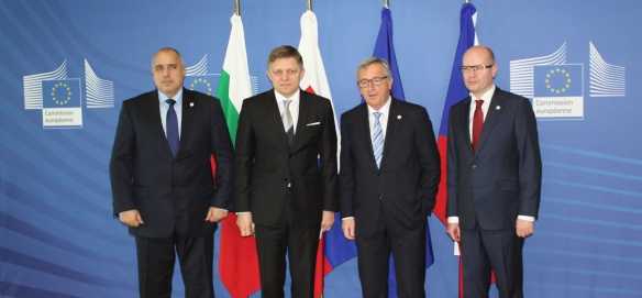 Premiér Sobotka se společně s premiéry Slovenska a Bulharska v Bruselu sešel s předsedou Evropské komise Jean-Claude Junckerem, 23. dubna 2015.