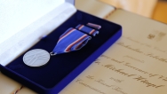 Ve čtvrtek 8. prosince 2016 předal premiér Bohuslav Sobotka v Kramářově vile pamětní medaili Karla Kramáře starostovi města Vídeň Michaelu Häuplovi.