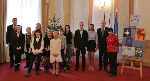 Předseda vlády Bohuslav Sobotka ocenil děti z dětských domovů, 13. prosince 2016.