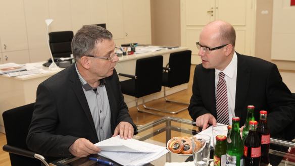 Premiér Bohuslav Sobotka se setkal s ministrem zahraničních věcí Lubomírem Zaorálkem, 21. července 2014.