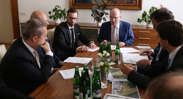 V úterý 21. června 2016 se předseda vlády Bohuslav Sobotka setkal se zástupci Karlovarského kraje a města Cheb. 