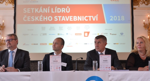 Členové vlády se účastnili Setkání lídrů českého stavebnictví 2018 na Pražském hradě, 4. června 2018.