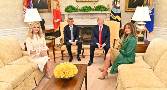 Premiéra Andreje Babiše s chotí Monikou přijal v Bílém domě prezident USA Donald Trump s manželkou Melanií, 7. března 2019.