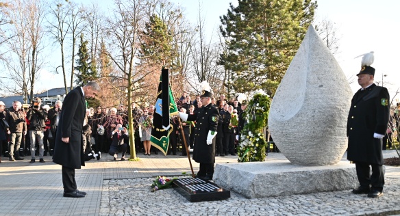 Premiér Andrej Babiš v Ostravě jednal se zástupci společností OKD a Liberty, uctil také památku 13 horníků, 20. prosince 2019.
