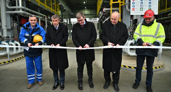 Slavnostní přestřižení pásky nové, moderní výdejní lávky ČEPRO v Loukově za účasti premiéra Andreje Babiše, 5. února 2020.