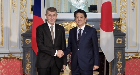 Na závěr oficiální návštěvy Japonska přijal českého předsedu vlády Andreje Babiše japonský premiér Šinzó Abe, 24. října 2019.