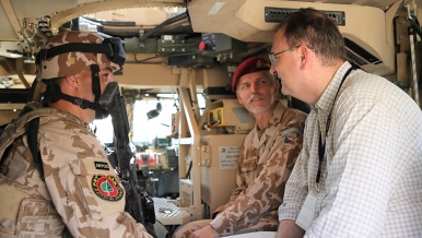 Premiér Petr Nečas navštívil české vojáky v Afghánistánu