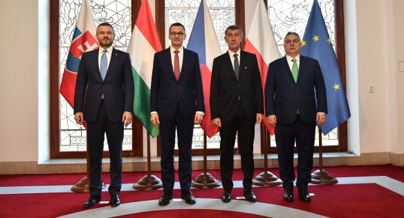 Společné foto premiérů zemí V4 Visegrádské skupiny, 4. března 2020.