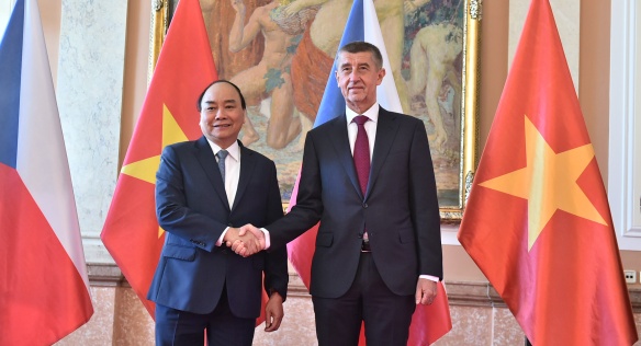 Premiér Andrej Babiš přijal ve Strakově akademii předsedu vlády Vietnamu Nguyena Xuana Phuce, 17. dubna 2019.
