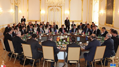 Premiér Petr Nečas se v pátek 5. října 2012 zúčastnil v Bratislavě setkání premiérů zemí patřících do tzv. skupiny Přátel koheze.