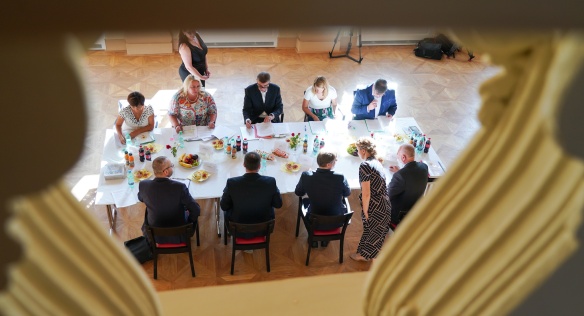 Premiér Andrej Babiš s ministryní Klárou Dostálovou řešili s vedením Terezína možnosti záchrany dalších památek v pevnosti, 31. července 2020.