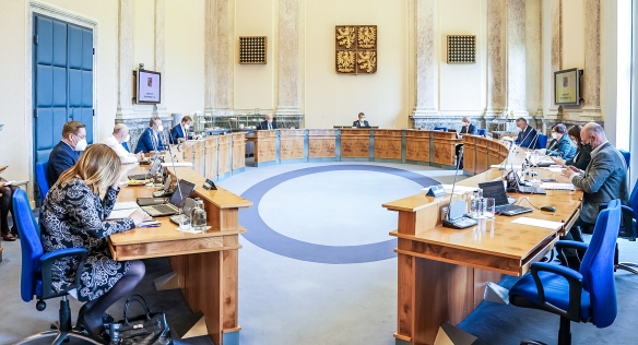 Jednání vlády se jako tradičně uskutečnilo ve Strakově akademii, 3. května 2021.