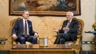 Italská premiérka Georgia Meloniová a český premiér Petr Fiala vykonávají přehlídku čestné stráže před společným jednáním v Římě, 13. května 2024.