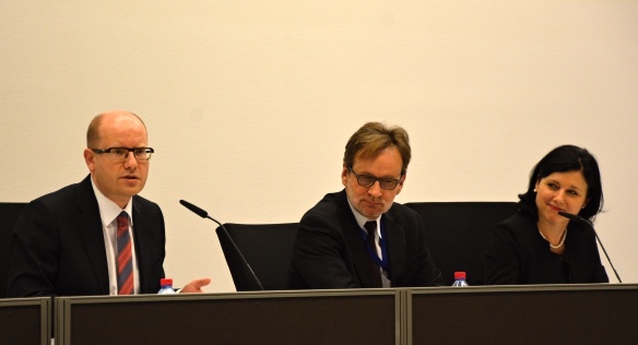 Předseda vlády se setkal s Čechy pracujícími v institucích EU, 18. března 2015.