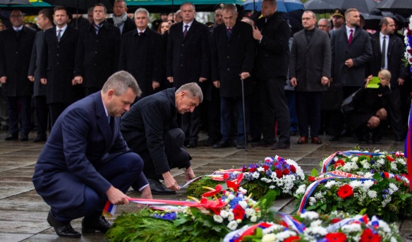 Prime Minister Andrej Babiš together with Slovak Prime Minister Peter Pellegrini laid wreaths at the National Memorial at Vítkov.