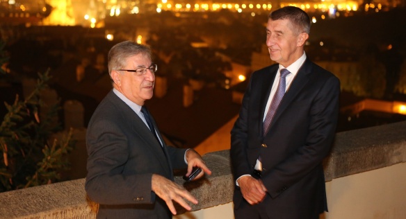Premiér Babiš jednal s eurokomisařem pro životní prostředí Karmenuem Vellou o kvalitě ovzduší i migraci, 7. listopadu 2018.