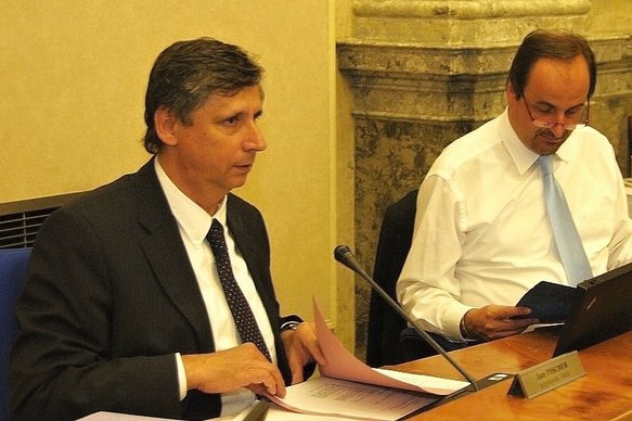 Jednání vlády. Zleva: premiér Jan Fischer a ministr zahraničních věcí Jan Kohout