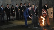 Premiér Sobotka uctil společně s ministry památku obětí holocaustu v Jad Vašem, 25. listopadu 2014.