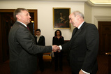 Premiér Mirek Topolánek s ministrem zahraničí Peruánské republiky J.A.G. Belaúndem