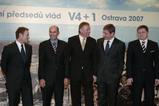 Společná fotografie všech zúčastněných předsedů vlád V4 a Slovinska