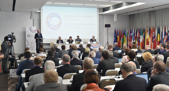 Předseda vlády Bohuslav Sobotka vystoupil na mezinárodní konferenci Závaznost soudních rozhodnutí, 20. června 2017. 