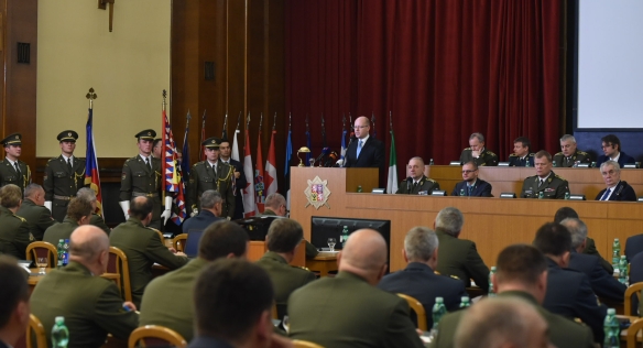 Předseda vlády Bohuslav Sobotka na Velitelském shromáždění náčelníka Generálního štábu Armády ČR, 29. listopadu 2016.
