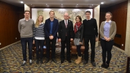 Předseda vlády Bohuslav Sobotka se setkal se studenty, kteří studují na Pekingské univerzitě, 25. listopadu 2015.