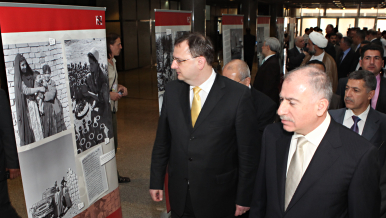 Premiér otevřel v Bagdádu výstavu Hanzelky a Zikmunda