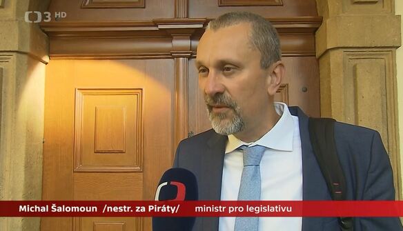 Ministr Michal Šalomoun o dani z mimořádných zisků před jednáním Poslanecké sněmovny 25. 10. 2022
