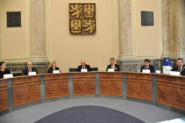 Jednání premiéra Sobotky a ministra Dienstbiera s představiteli profesních komor