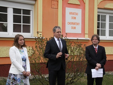 Ministr Dienstbier položil základní kámen Muzea moravských Chorvatů v Jevišovce 