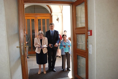 Ministr Dienstbier otevřel v Senátu výstavu „Lidice v minulosti“ 