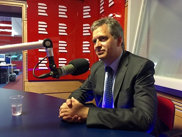 Ministr Jiří Dienstbiere ve studiu ČRo - Radiožurnál
