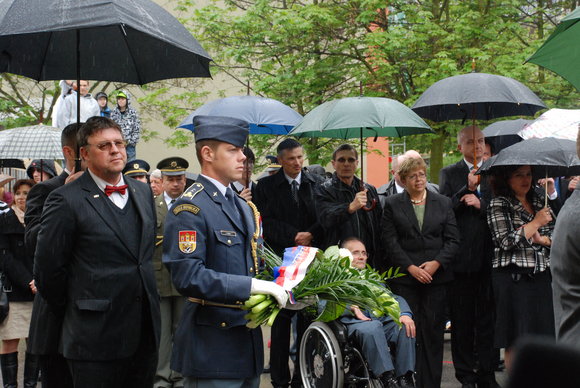 J. Chmiel na slavnostním odhalení pomníku k památce generálporučíka F. Peřiny