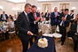 Zástupci turecké obchodní komory překvapili premiéra Babiše narozeninovým dortem, 3. září 2019.